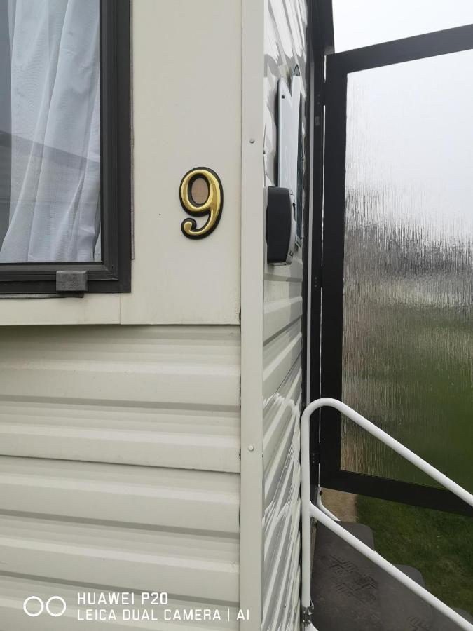 Lovely 2-Bed Caravan In Walton On The Naze Экстерьер фото