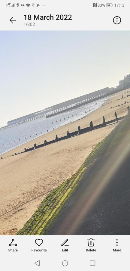 Lovely 2-Bed Caravan In Walton On The Naze Экстерьер фото