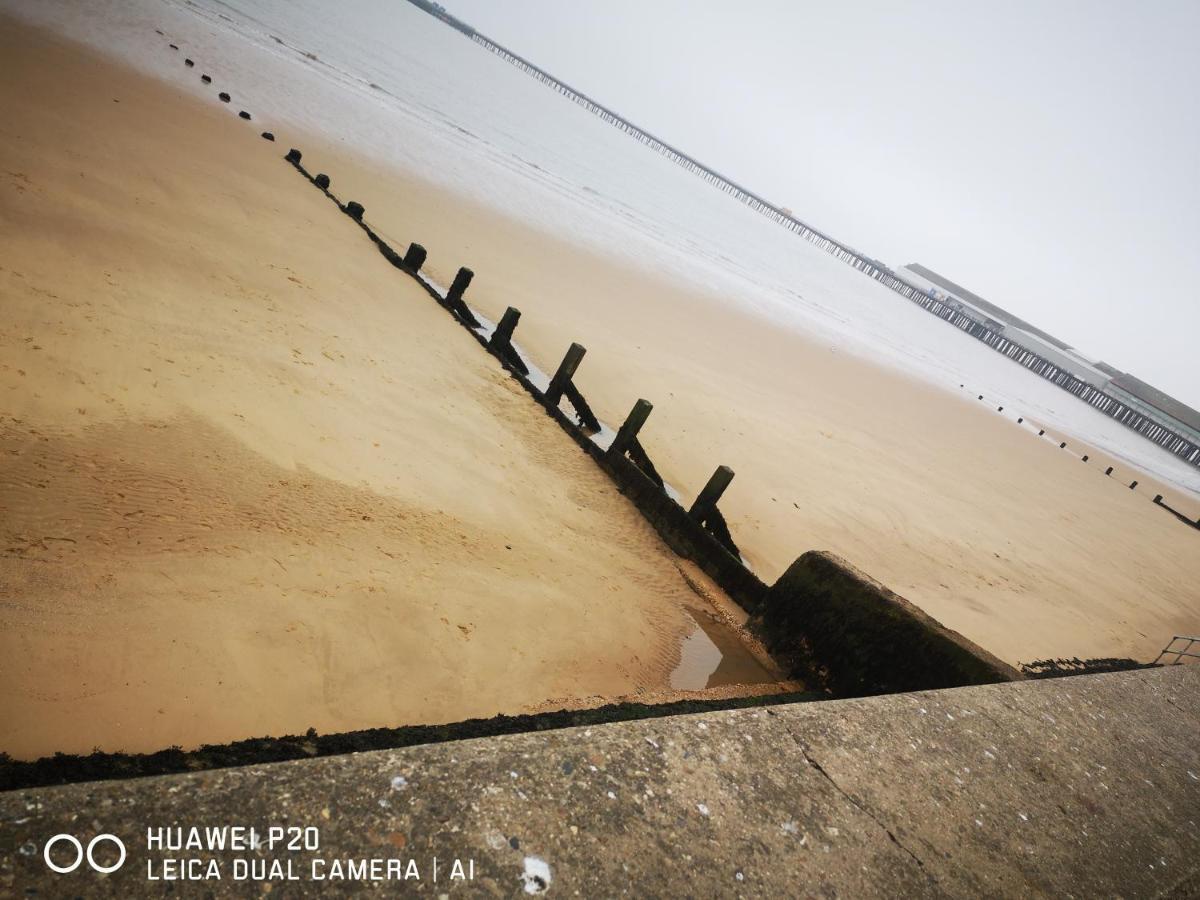 Lovely 2-Bed Caravan In Walton On The Naze Экстерьер фото