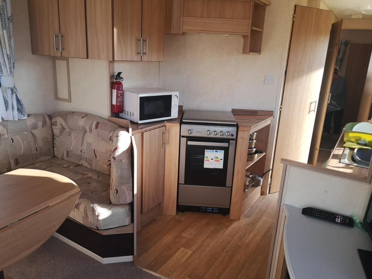 Lovely 2-Bed Caravan In Walton On The Naze Экстерьер фото