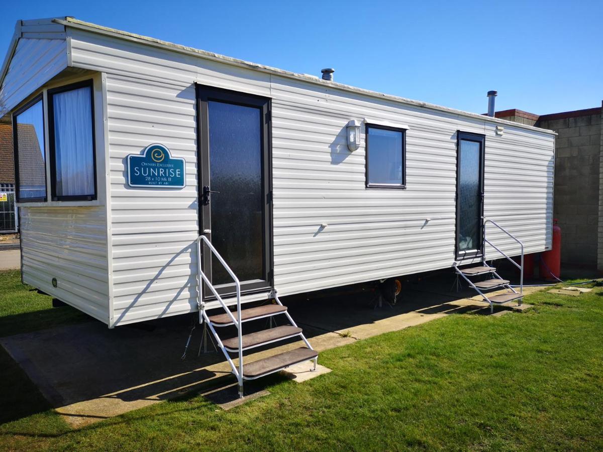 Lovely 2-Bed Caravan In Walton On The Naze Экстерьер фото